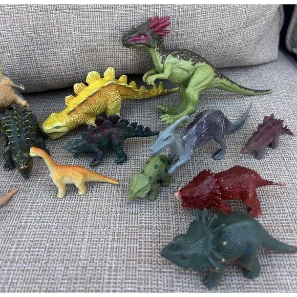 Lot Of 89 Plastic Toy Dinosaurs & Animals Various Brands And Sizes 2.5 Lbs - Picture 4 of 8